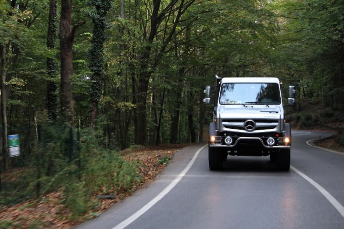 mercedes-benz-unimog-(4).jpg