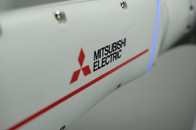 mitsubishi-cobot2.jpg