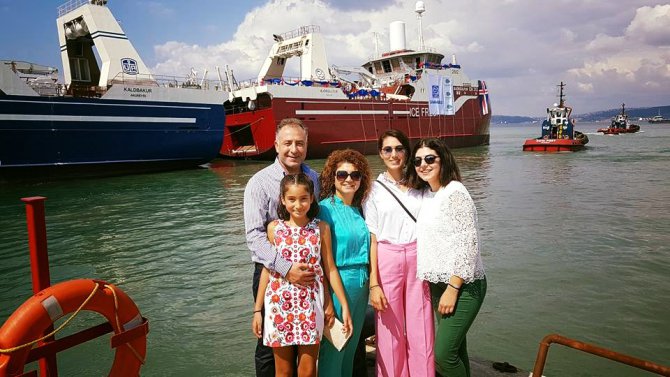 orhan-gulcek-ve-ailesi.jpg orhan-gulcek-ve-ailesi.jpg