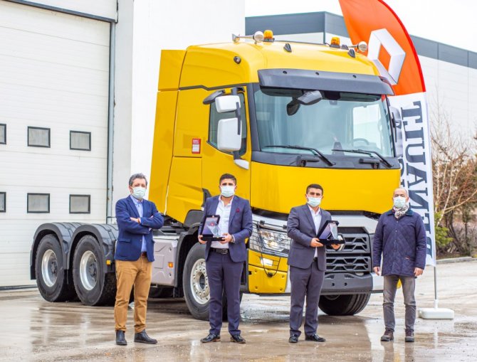 renault_trucks_isiklar_agir-nakliyat-teslimat2.jpg