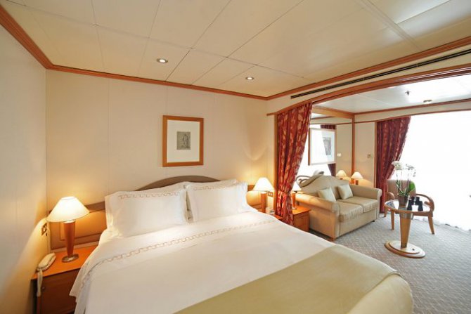 silversea-ship-silver-whisper-veranda-suite-01.jpg