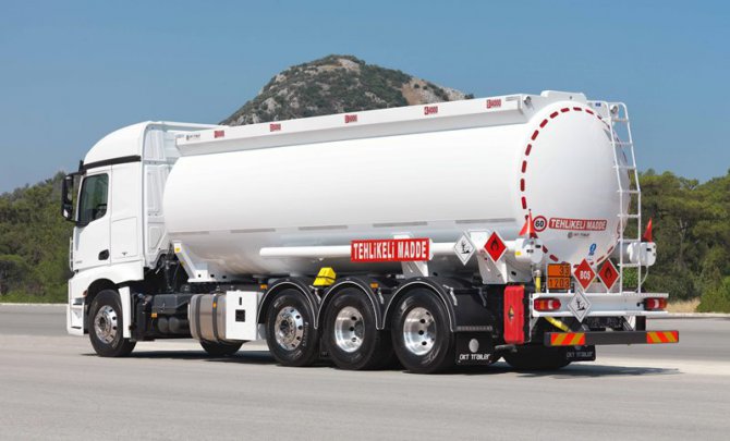 truckmounted-cylindirical-tanker-3.jpg