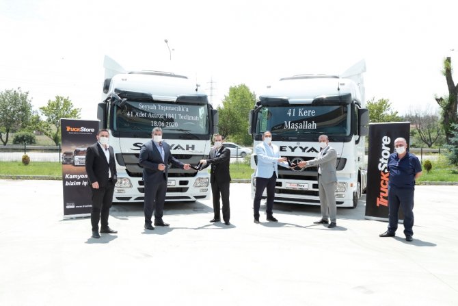 truckstore,-seyyah-tasimacilik’a-41-adet-mercedes-benz-actros-teslim-etti-(2).jpg