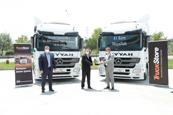 truckstore,-seyyah-tasimacilik’a-41-adet-mercedes-benz-actros-teslim-etti-(4).jpg