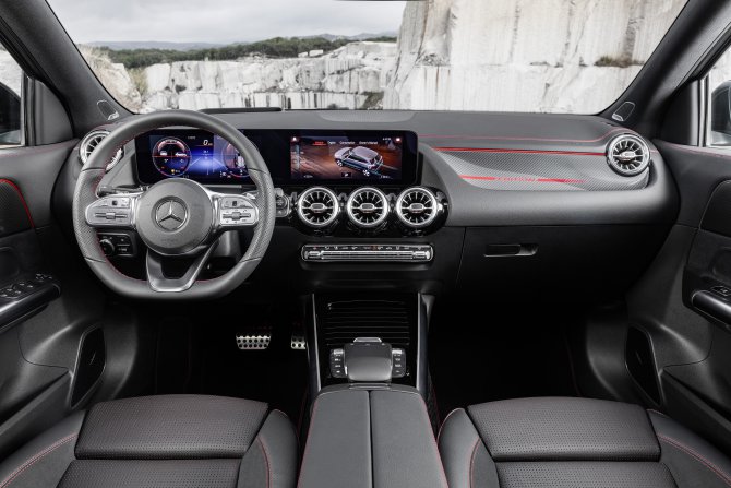 yeni-mercedes-benz-gla-kabin.jpg