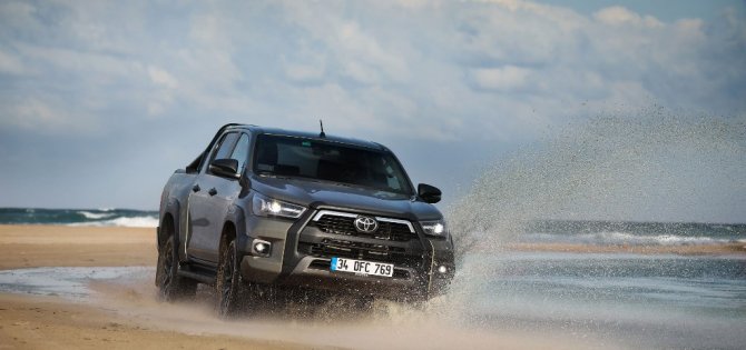 yeni-toyota-hilux-(2).jpg