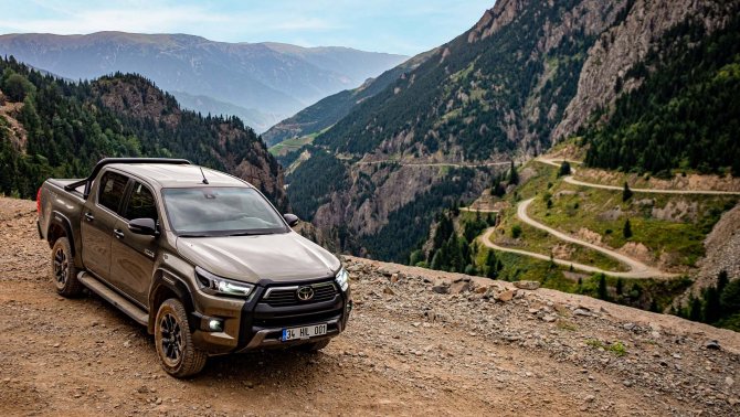 yeni-toyota-hilux_d915-karayolu-(1).jpg