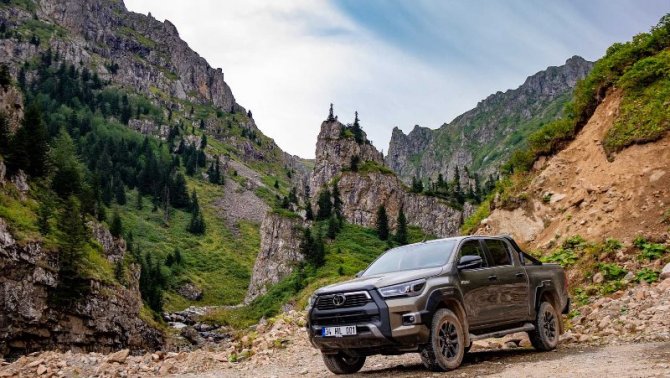 yeni-toyota-hilux_d915-karayolu-(2).jpg