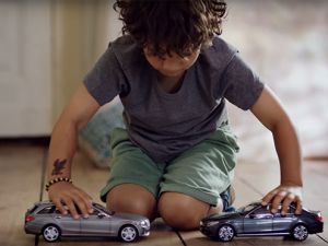 Mercedes’in “çarpışmayan” oyuncak arabaları