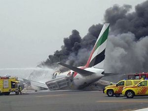 Emirates uçağı alev alev yandı. İşte o anlar